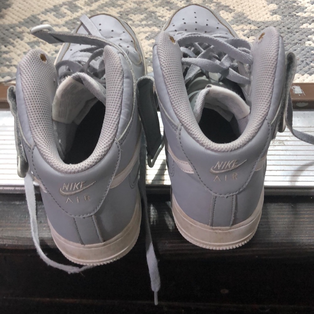 Sneakers - Picture 4 of 5